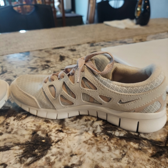 Nike Women's Sneakers in Beige and Cream - Picture 11 of 16